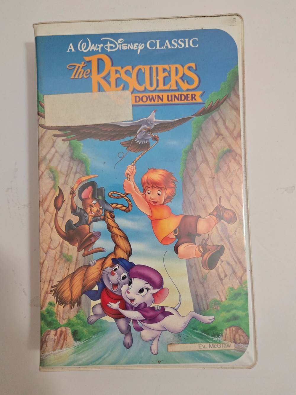 Disney The Rescuers Down Under VHS Tape Walt Disney Classic 1990 White Clamshell
